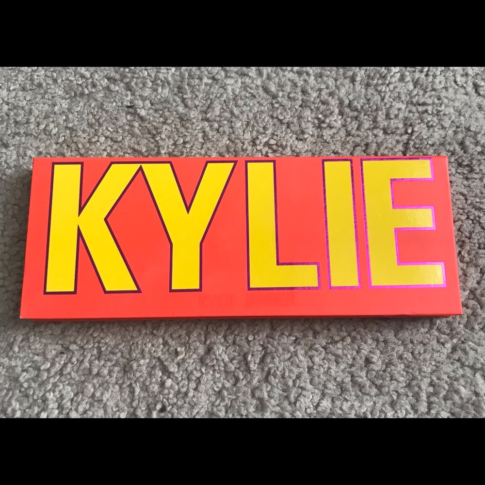 Kylie Cosmetic Summer palette